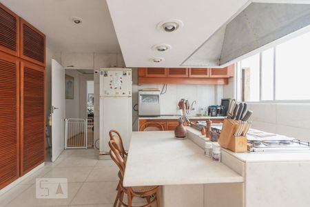 Apartamento à venda com 230m², 3 quartos e sem vaga Apartamento à venda com 230m², 3 quartos e sem vagaCozinha