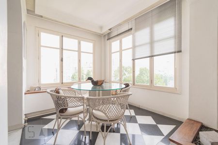 Apartamento à venda com 230m², 3 quartos e sem vaga Apartamento à venda com 230m², 3 quartos e sem vagaSala