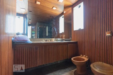 Apartamento à venda com 230m², 3 quartos e sem vaga Apartamento à venda com 230m², 3 quartos e sem vagaBanheiro da Suíte