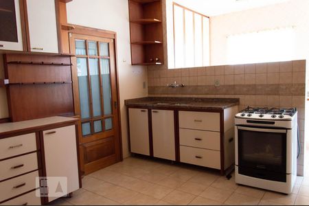 Casa à venda com 245m², 3 quartos e 6 vagasCozinha