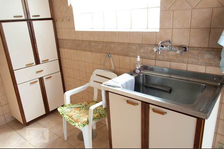 Casa à venda com 245m², 3 quartos e 6 vagasÁrea de Serviço