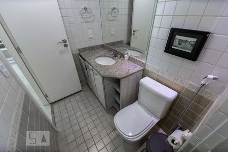 Banheiro social de apartamento para alugar com 1 quarto, 80m² em Jacarepaguá, Rio de Janeiro