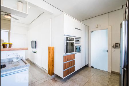 Apartamento à venda com 326m², 4 quartos e 5 vagasCozinha