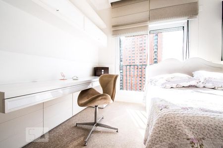 Apartamento à venda com 326m², 4 quartos e 5 vagasSuíte 2