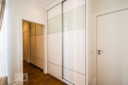 Apartamento à venda com 326m², 4 quartos e 5 vagasSala 2