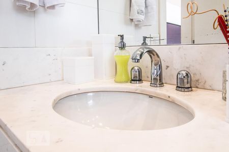 Apartamento à venda com 326m², 4 quartos e 5 vagasBanheiro da  Suíte 2