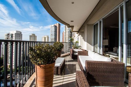 Apartamento à venda com 326m², 4 quartos e 5 vagasVaranda da Sala 1