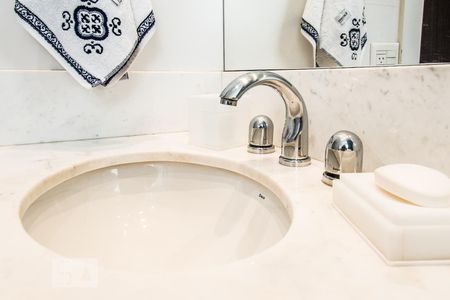 Apartamento à venda com 326m², 4 quartos e 5 vagasBanheiro da Suíte 1