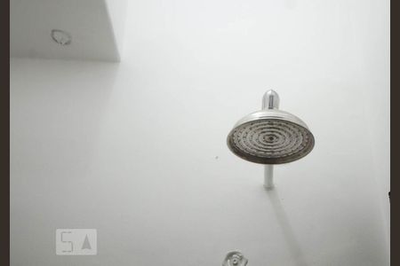 Apartamento à venda com 80m², 2 quartos e sem vaga Apartamento à venda com 80m², 2 quartos e sem vagaChuveiro do banheiro de serviço