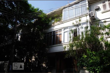 Apartamento à venda com 80m², 2 quartos e sem vaga Apartamento à venda com 80m², 2 quartos e sem vagaFaxada