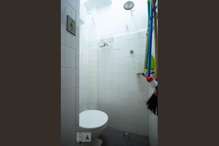 Apartamento à venda com 80m², 2 quartos e sem vaga Apartamento à venda com 80m², 2 quartos e sem vagaBanheiro de serviço