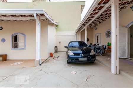 Casa à venda com 175m², 3 quartos e 8 vagas Casa à venda com 175m², 3 quartos e 8 vagasEntrada Portão garagem
