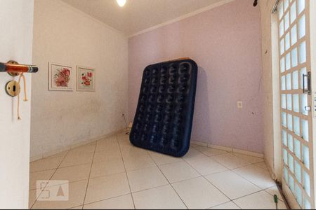Casa à venda com 175m², 3 quartos e 8 vagas Casa à venda com 175m², 3 quartos e 8 vagasQuarto 2