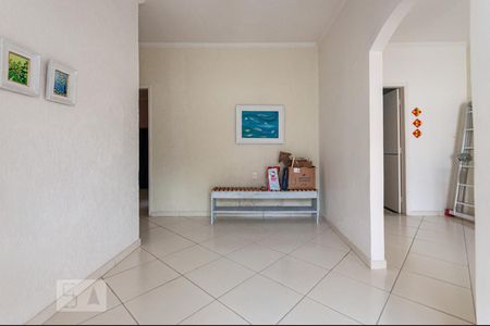 Casa à venda com 175m², 3 quartos e 8 vagas Casa à venda com 175m², 3 quartos e 8 vagasSala