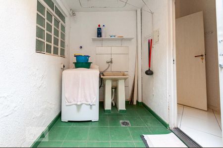 Casa à venda com 175m², 3 quartos e 8 vagas Casa à venda com 175m², 3 quartos e 8 vagasLavanderia