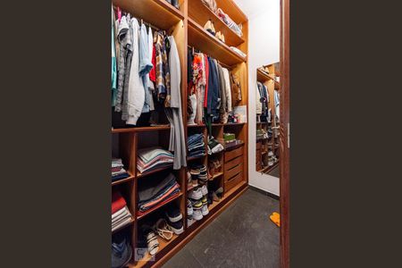 Casa à venda com 175m², 3 quartos e 8 vagas Casa à venda com 175m², 3 quartos e 8 vagasQuarto - Closet