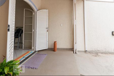 Casa à venda com 175m², 3 quartos e 8 vagas Casa à venda com 175m², 3 quartos e 8 vagasVaranda Sala