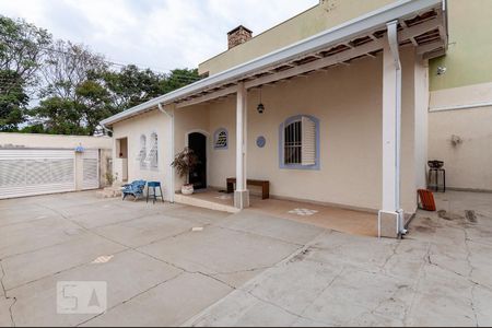 Casa à venda com 175m², 3 quartos e 8 vagas Casa à venda com 175m², 3 quartos e 8 vagasEntrada Portão garagem