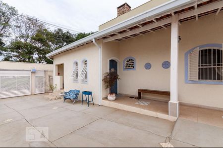 Casa à venda com 175m², 3 quartos e 8 vagas Casa à venda com 175m², 3 quartos e 8 vagasEntrada Portão garagem