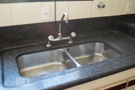 Apartamento para alugar com 232m², 4 quartos e 3 vagas Apartamento para alugar com 232m², 4 quartos e 3 vagasCOZINHA