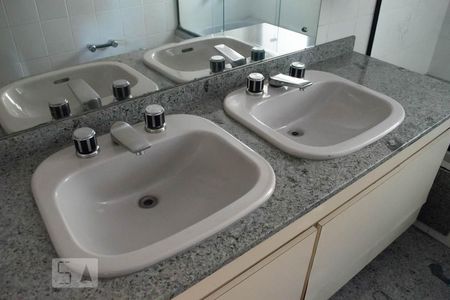 Apartamento para alugar com 232m², 4 quartos e 3 vagas Apartamento para alugar com 232m², 4 quartos e 3 vagasBANHEIRO SUITE 1