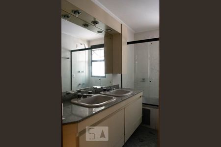 Apartamento para alugar com 232m², 4 quartos e 3 vagas Apartamento para alugar com 232m², 4 quartos e 3 vagasBANHEIRO SUITE 1