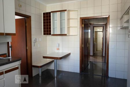 Apartamento para alugar com 232m², 4 quartos e 3 vagas Apartamento para alugar com 232m², 4 quartos e 3 vagasCOZINHA