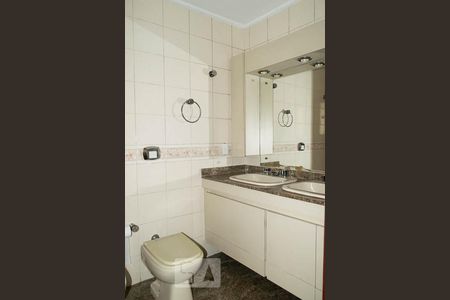 Apartamento para alugar com 232m², 4 quartos e 3 vagas Apartamento para alugar com 232m², 4 quartos e 3 vagasBANHEIRO SUITE 2