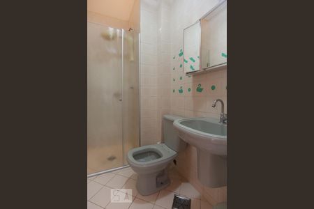 Casa de condomínio à venda com 250m², 5 quartos e 3 vagas Casa de condomínio à venda com 250m², 5 quartos e 3 vagasBanheiro