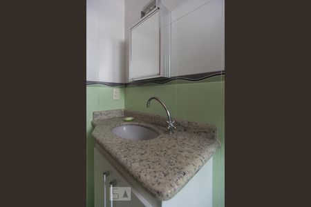 Casa de condomínio à venda com 250m², 5 quartos e 3 vagas Casa de condomínio à venda com 250m², 5 quartos e 3 vagasBanheiro da suíte