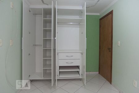 Casa de condomínio à venda com 250m², 5 quartos e 3 vagas Casa de condomínio à venda com 250m², 5 quartos e 3 vagasEdícula - quarto