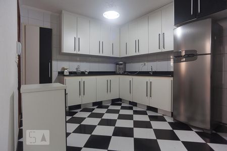 Casa de condomínio à venda com 250m², 5 quartos e 3 vagas Casa de condomínio à venda com 250m², 5 quartos e 3 vagasCozinha