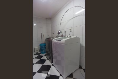 Casa de condomínio à venda com 250m², 5 quartos e 3 vagas Casa de condomínio à venda com 250m², 5 quartos e 3 vagasLavanderia