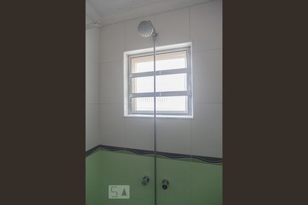 Casa de condomínio à venda com 250m², 5 quartos e 3 vagas Casa de condomínio à venda com 250m², 5 quartos e 3 vagasBanheiro da suíte