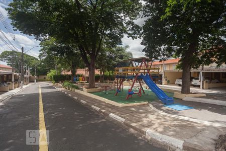 Casa de condomínio à venda com 250m², 5 quartos e 3 vagas Casa de condomínio à venda com 250m², 5 quartos e 3 vagasCondomínio - playground