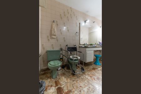 Casa à venda com 306m², 4 quartos e 4 vagas Casa à venda com 306m², 4 quartos e 4 vagasSuíte - Banheiro