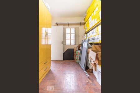 Casa à venda com 306m², 4 quartos e 4 vagas Casa à venda com 306m², 4 quartos e 4 vagasQuarto de Serviço