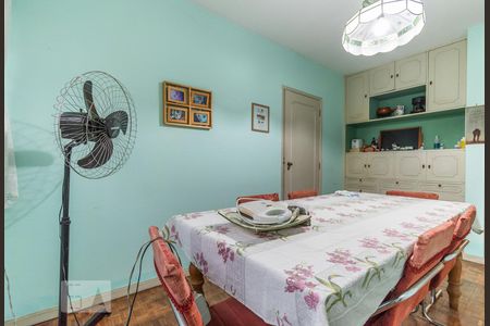 Casa à venda com 306m², 4 quartos e 4 vagas Casa à venda com 306m², 4 quartos e 4 vagasCopa