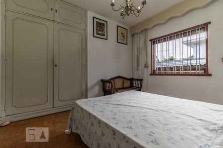 Casa à venda com 306m², 4 quartos e 4 vagas Casa à venda com 306m², 4 quartos e 4 vagasQuarto 1