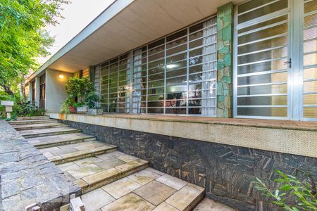 Casa à venda com 306m², 4 quartos e 4 vagas Casa à venda com 306m², 4 quartos e 4 vagasFachada