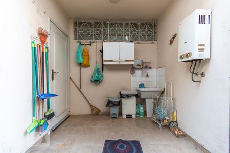 Casa à venda com 306m², 4 quartos e 4 vagas Casa à venda com 306m², 4 quartos e 4 vagasÁrea Lateral Externa