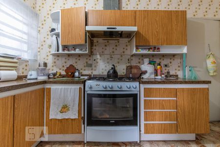 Casa à venda com 306m², 4 quartos e 4 vagas Casa à venda com 306m², 4 quartos e 4 vagasCozinha