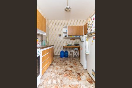 Casa à venda com 306m², 4 quartos e 4 vagas Casa à venda com 306m², 4 quartos e 4 vagasCozinha