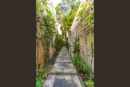 Casa à venda com 306m², 4 quartos e 4 vagas Casa à venda com 306m², 4 quartos e 4 vagasÁrea Lateral Externa