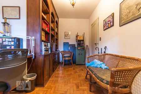 Casa à venda com 306m², 4 quartos e 4 vagas Casa à venda com 306m², 4 quartos e 4 vagasEscritório