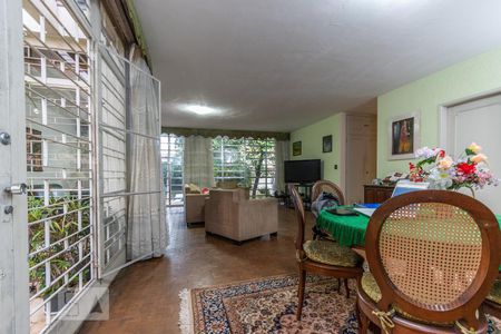 Casa à venda com 306m², 4 quartos e 4 vagas Casa à venda com 306m², 4 quartos e 4 vagasSala