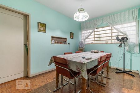 Casa à venda com 306m², 4 quartos e 4 vagas Casa à venda com 306m², 4 quartos e 4 vagasCopa