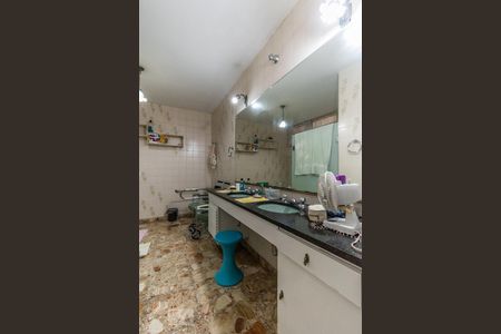 Casa à venda com 306m², 4 quartos e 4 vagas Casa à venda com 306m², 4 quartos e 4 vagasSuíte - Banheiro