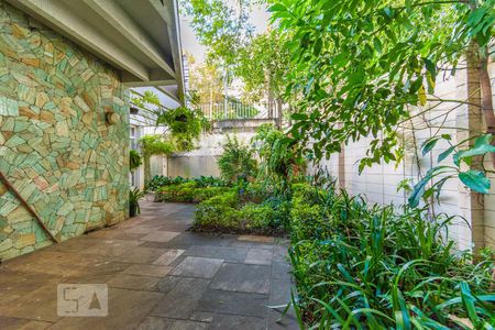 Casa à venda com 306m², 4 quartos e 4 vagas Casa à venda com 306m², 4 quartos e 4 vagasQuintal Frente