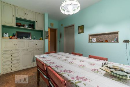 Casa à venda com 306m², 4 quartos e 4 vagas Casa à venda com 306m², 4 quartos e 4 vagasCopa